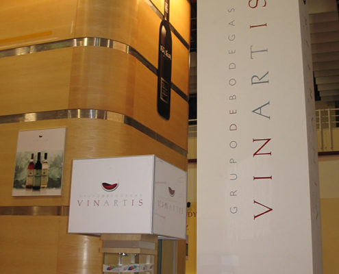 Stand publicitario de vinos