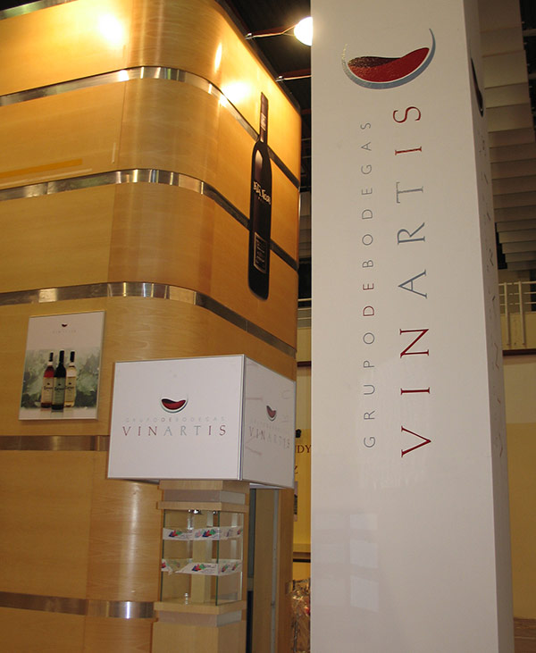 Stand publicitario de vinos