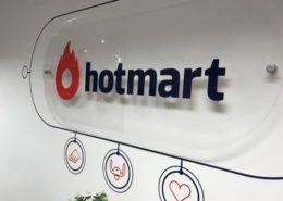 Rótulo tipo señalética de Hotmart